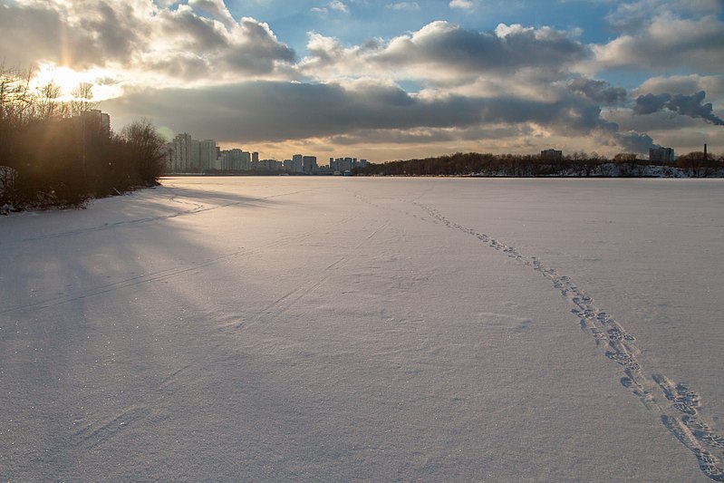 https://commons.wikimedia.org/wiki/File:Moscow,_frozen_Moskva_River_in_Nagatino,_January_2014.jpg https://commons.wikimedia.org/wiki/File:Moscow,_frozen_Moskva_River_in_Nagatino,_January_2014.jpg