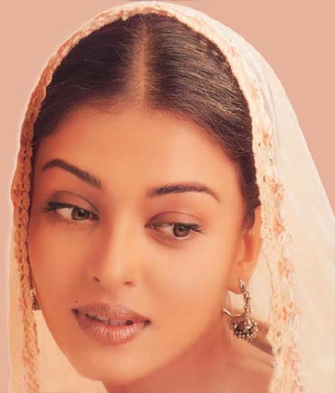 aishwarya rai - the symbol of beauty and simplicity.