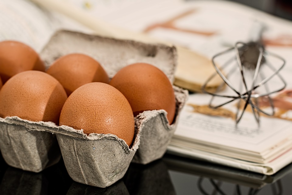 https://pixabay.com/en/egg-ingredient-baking-cooking-food-944495/ https://pixabay.com/en/egg-ingredient-baking-cooking-food-944495/