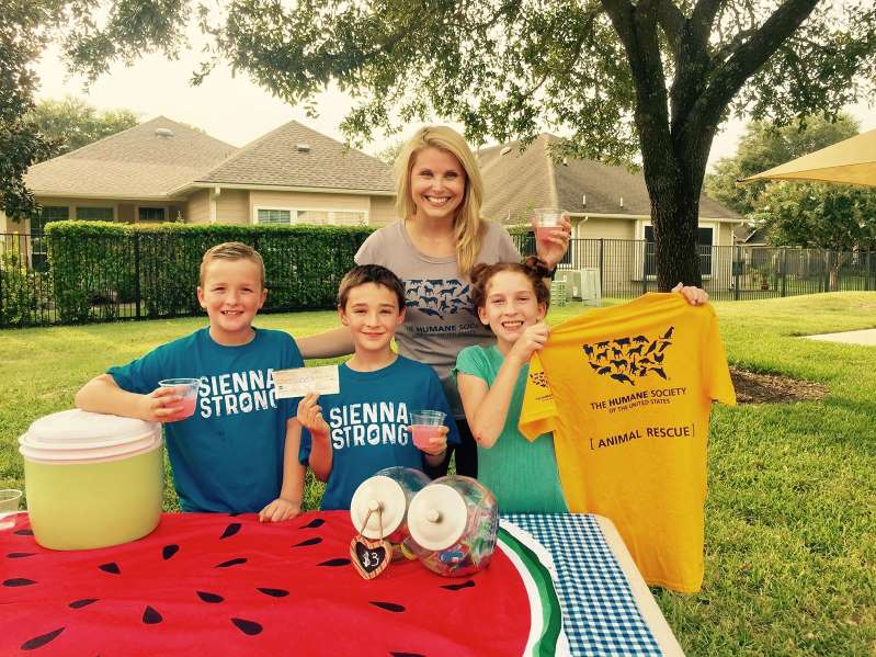 Frannie and her friends with her lemonade stand in Texas Frannie and her friends with her lemonade stand in Texas
