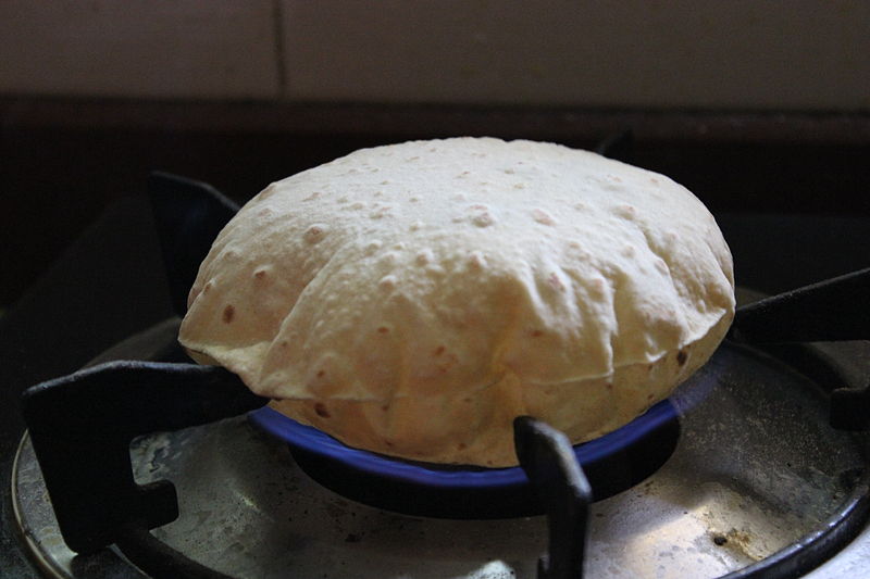 https://en.wikipedia.org/wiki/File:Fulka_Roti_like_ball.jpg