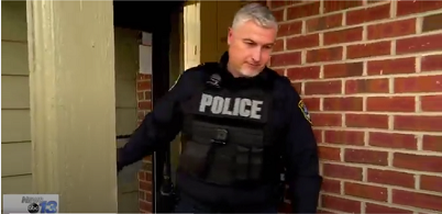 Lt. Michael Capps is being called a Good Samaritan Lt. Michael Capps is being called a Good Samaritan