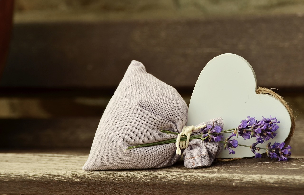 https://pixabay.com/photos/lavender-fragrance-romantic-heart-823600/ https://pixabay.com/photos/lavender-fragrance-romantic-heart-823600/