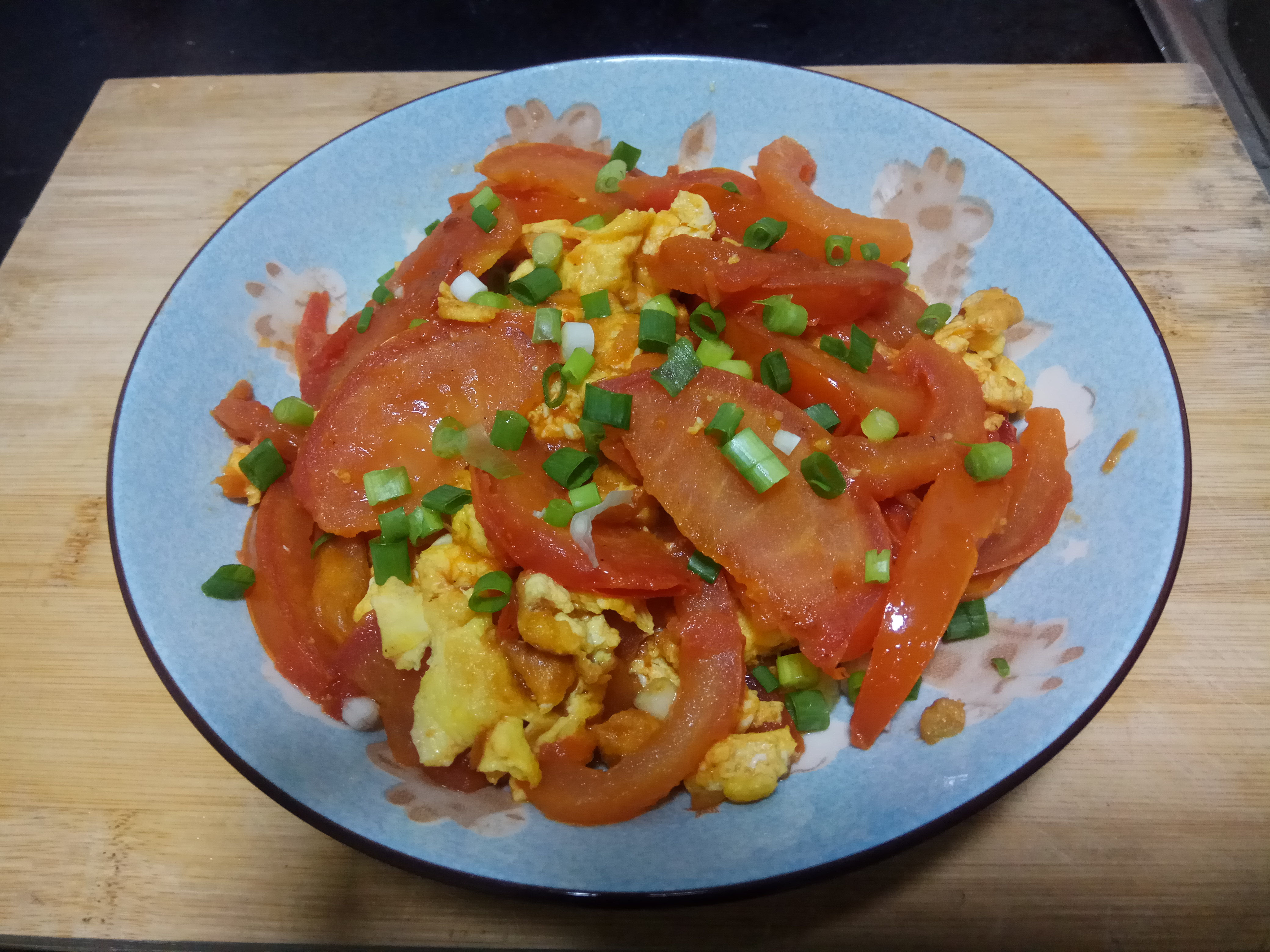 scrambled eggs with tomatoes