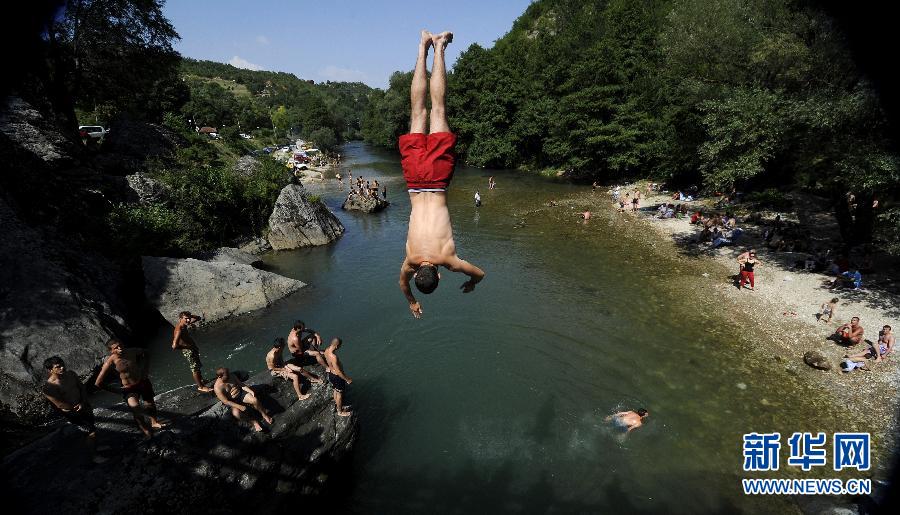 jump from the rock