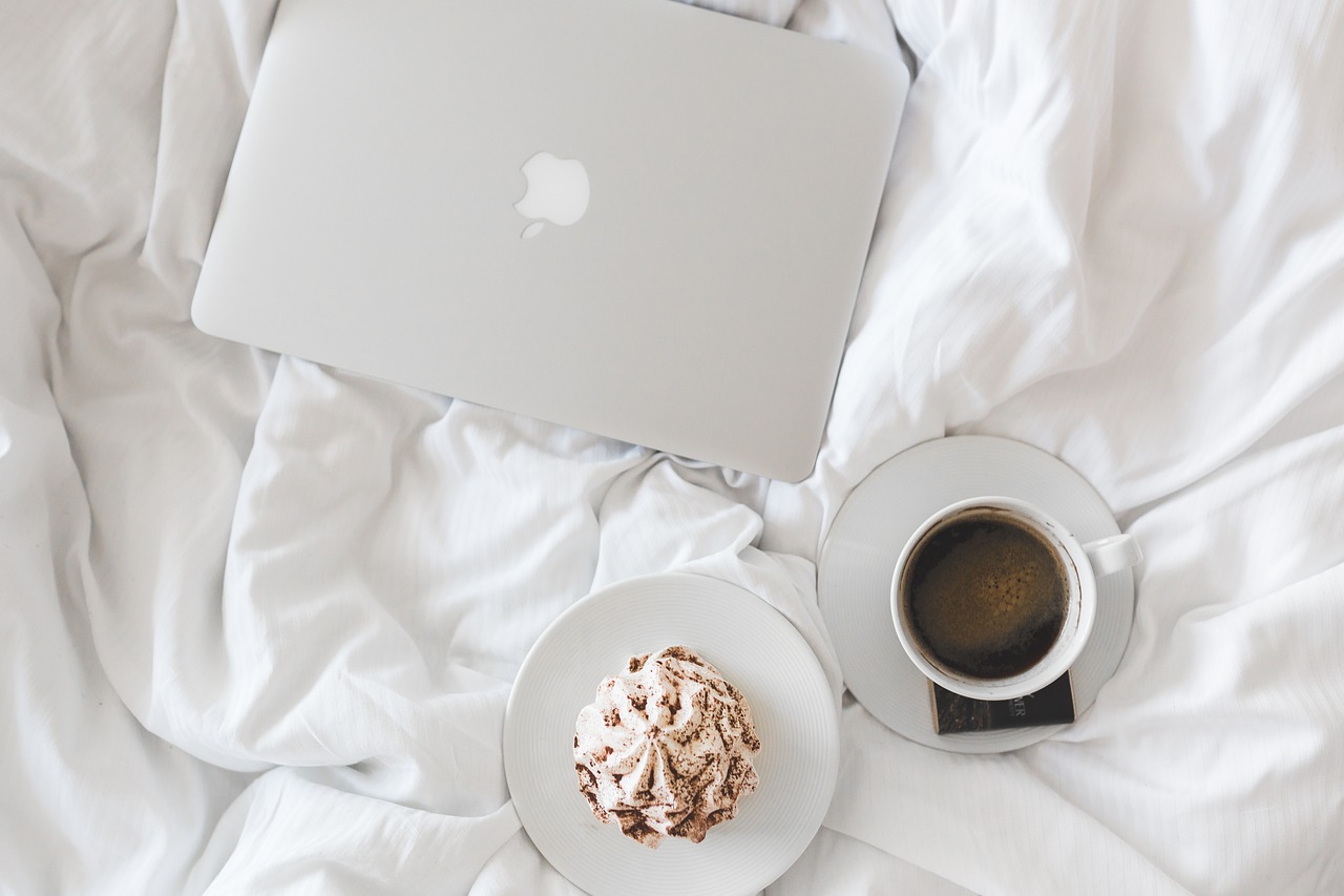 https://pixabay.com/photos/coffee-cup-macbook-laptop-working-1284041/ https://pixabay.com/photos/coffee-cup-macbook-laptop-working-1284041/