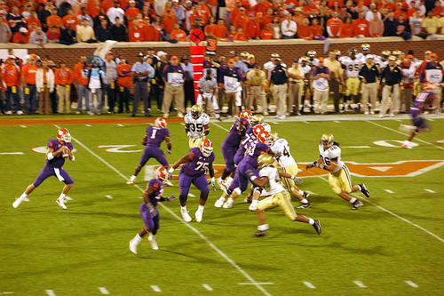 Clemson Homecoming '06 pt. 28 - Picture of the clemson tigers offense on the field.