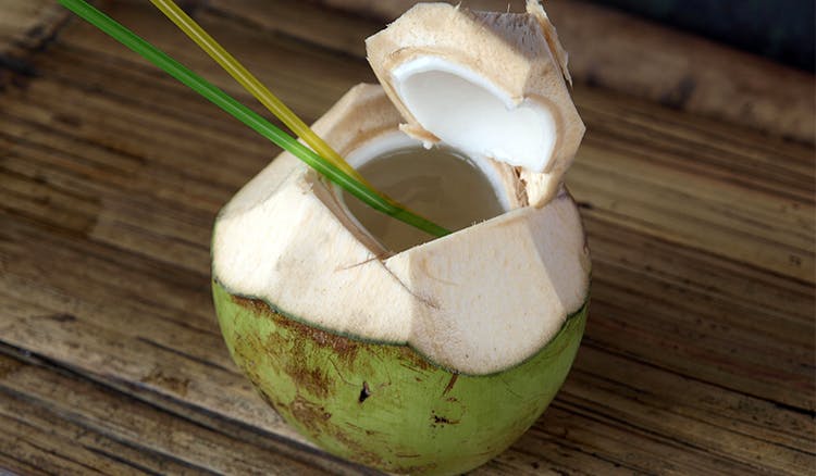 https://commons.wikimedia.org/wiki/File:Coconut_Drink,_Pangandaran.JPG