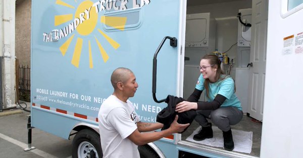 Mobile laundry is Los Angeles cleans and dries clothes for homeless people Mobile laundry is Los Angeles cleans and dries clothes for homeless people