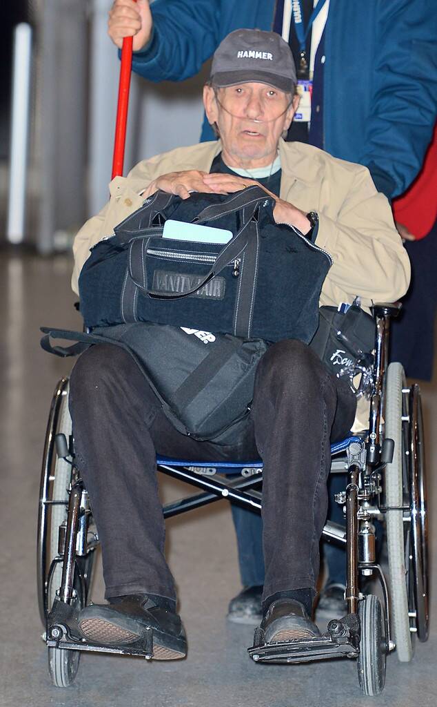 Nimoy using oxygen in wheelchair