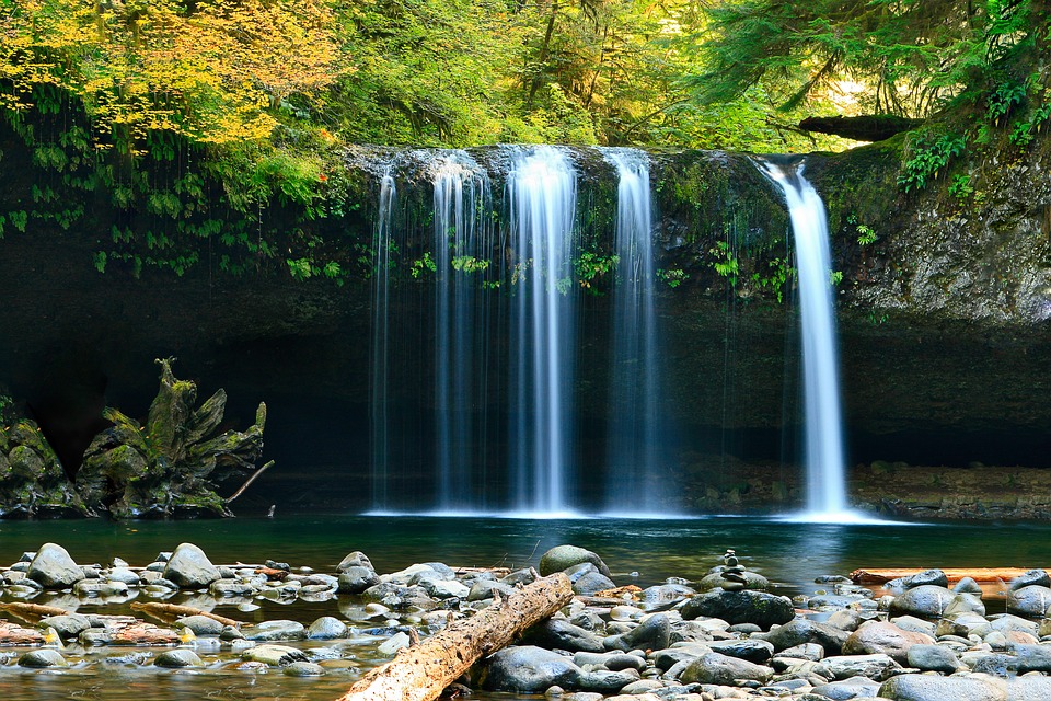 Water appears to be flowing here. But is it really? Does God in it flow too? Water appears to be flowing here. But is it really? Does God in it flow too?