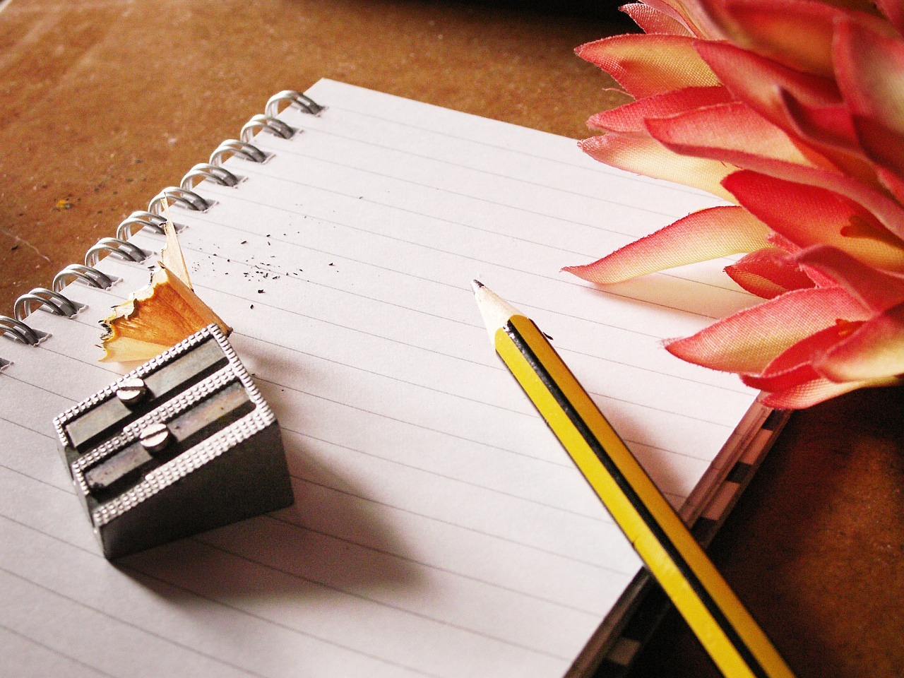 https://pixabay.com/photos/pencil-notebook-writing-notes-17808/