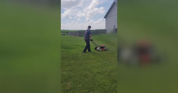 Cutting the grass in Missouri Cutting the grass in Missouri