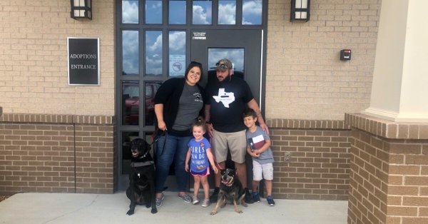 Daisy reunites with her former owners after nine years Daisy reunites with her former owners after nine years