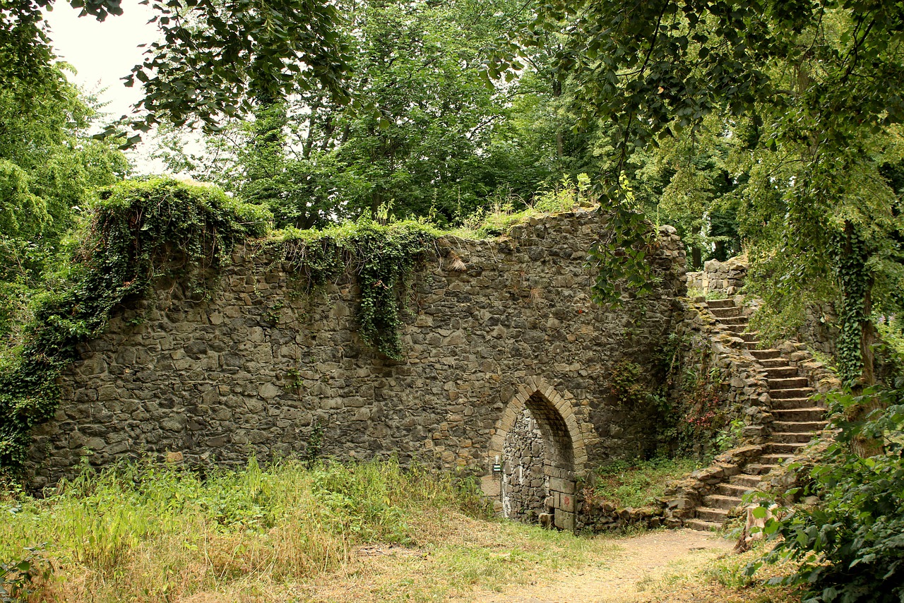 https://pixabay.com/photos/the-ruins-of-the-stone-wall-history-4336278/