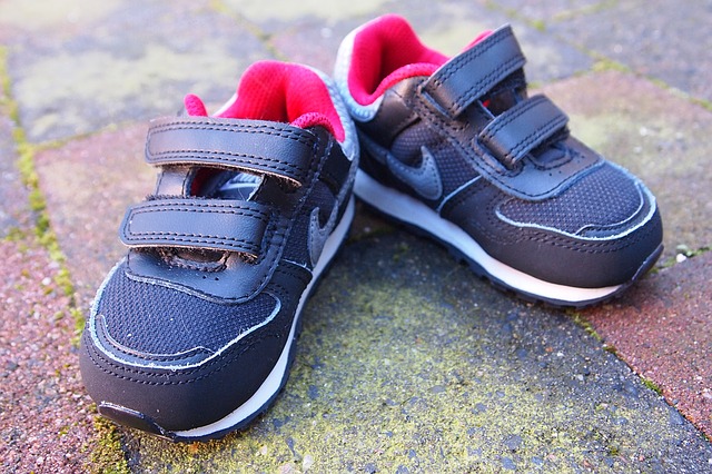 https://pixabay.com/photos/nike-baby-shoes-shoe-baby-velcro-1201595/