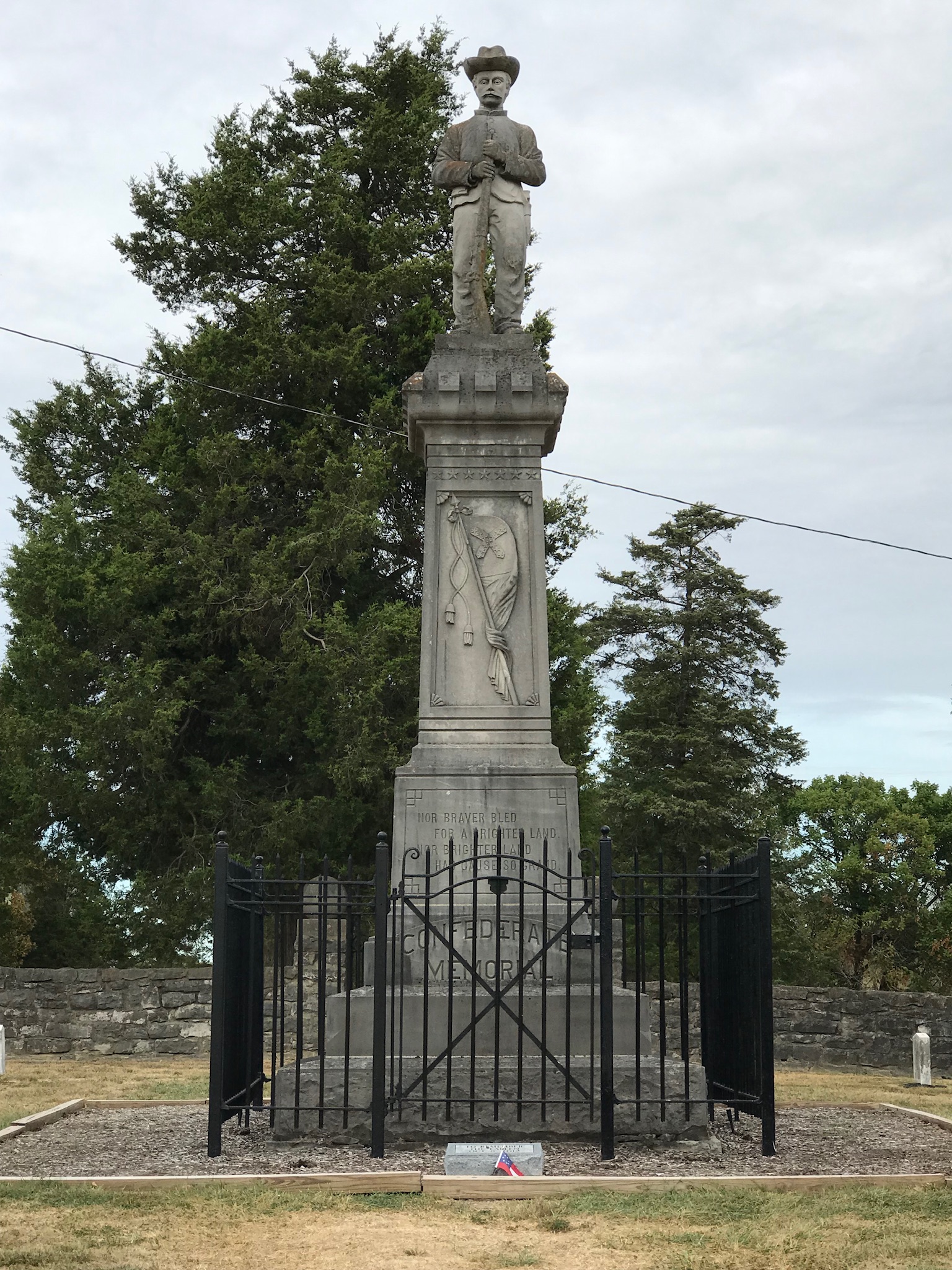 The monument marking the mass grave of unknown Confederate soldiers after the Battle of Perryville. Photo taken by and the property of FourWalls. The monument marking the mass grave of unknown Confederate soldiers after the Battle of Perryville. Photo taken by and the property of FourWalls.