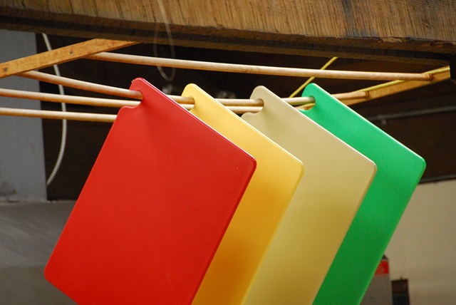 https://pixabay.com/photos/chopping-board-cutting-board-436179/ https://pixabay.com/photos/chopping-board-cutting-board-436179/