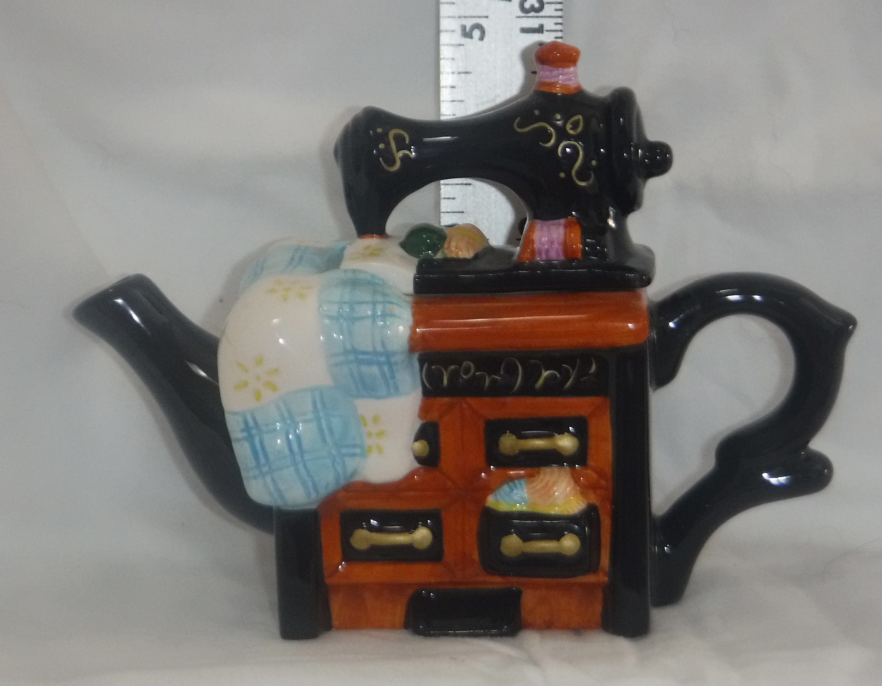 Photo I took of the decorative sewing machine teapot Photo I took of the decorative sewing machine teapot