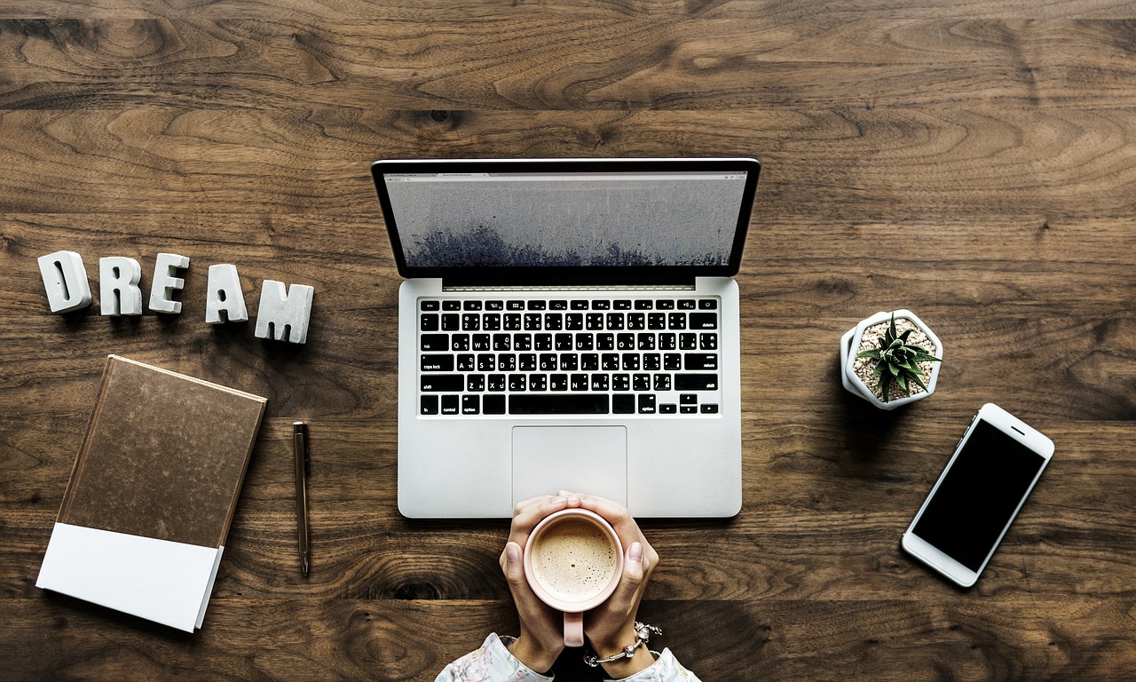 https://pixabay.com/photos/beverage-blog-blogger-break-3157395/ https://pixabay.com/photos/beverage-blog-blogger-break-3157395/