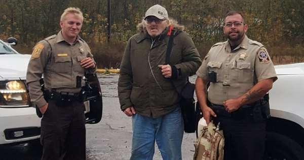 Deputies in Alabama doing their duty to assist a war vet get to the hospital Deputies in Alabama doing their duty to assist a war vet get to the hospital