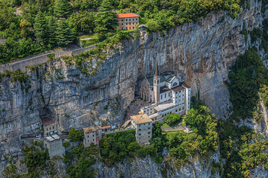 Madonna Della Corona