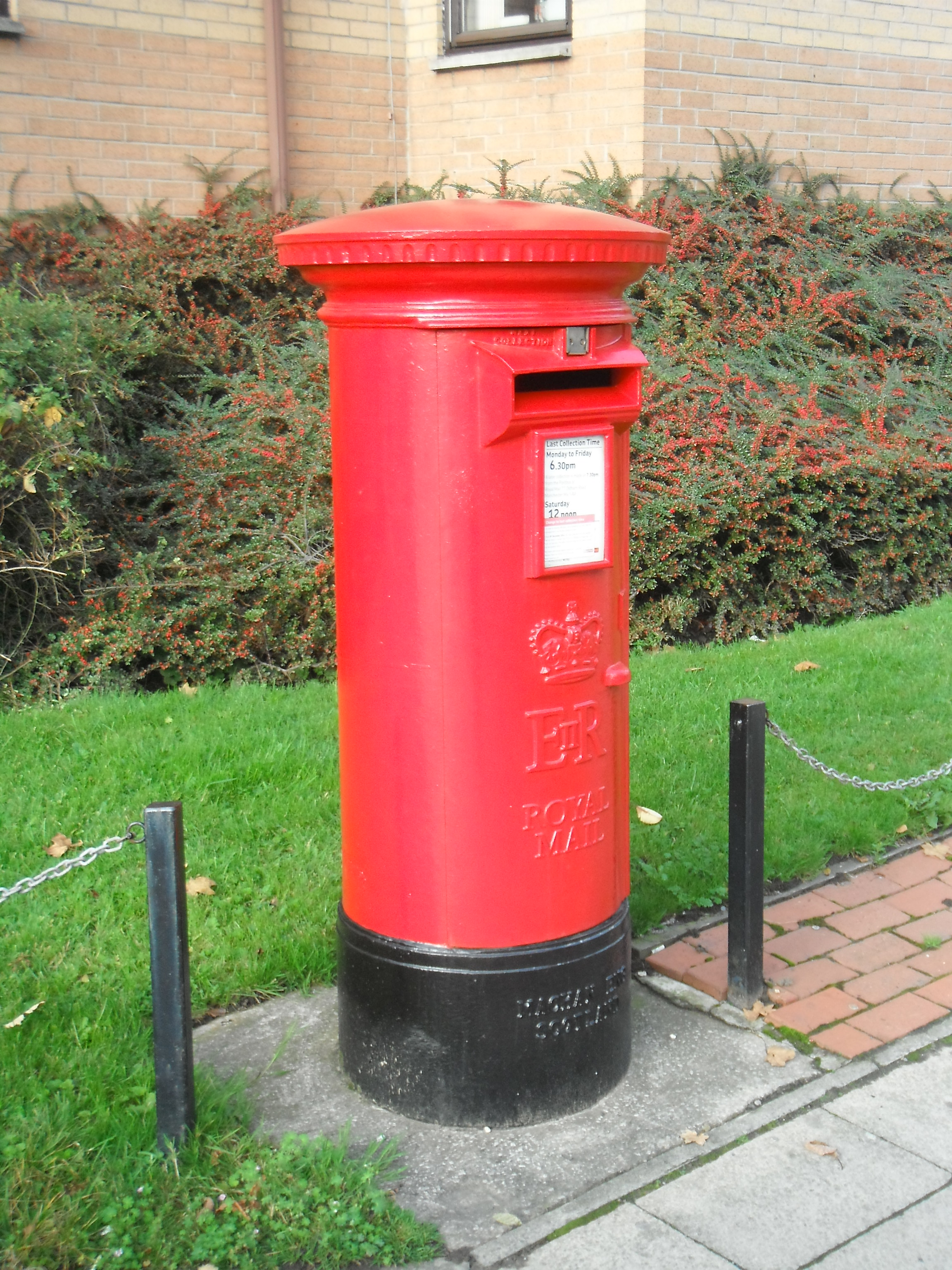 Photo taken by me - a post box Photo taken by me - a post box