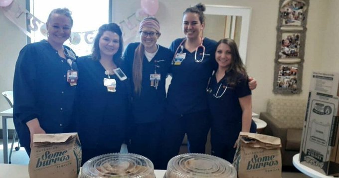 A restaurant delivering free meals to first responders in Arizona / myLot