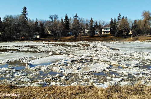 ice jam on the rivier (Image: @Gloridaze)