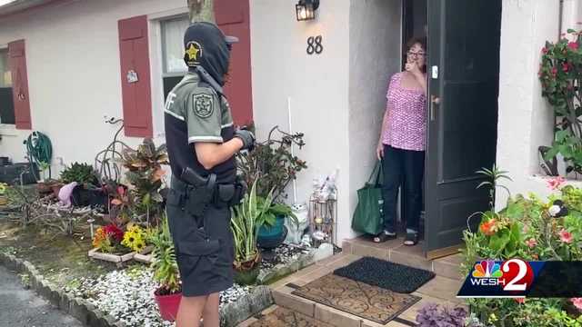 A deputy in Florida delivers groceries to a customer