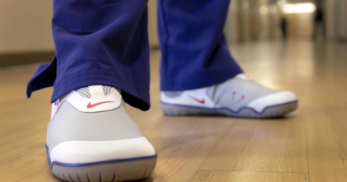 Nike thanking the first responders by giving away their sneakers Nike thanking the first responders by giving away their sneakers