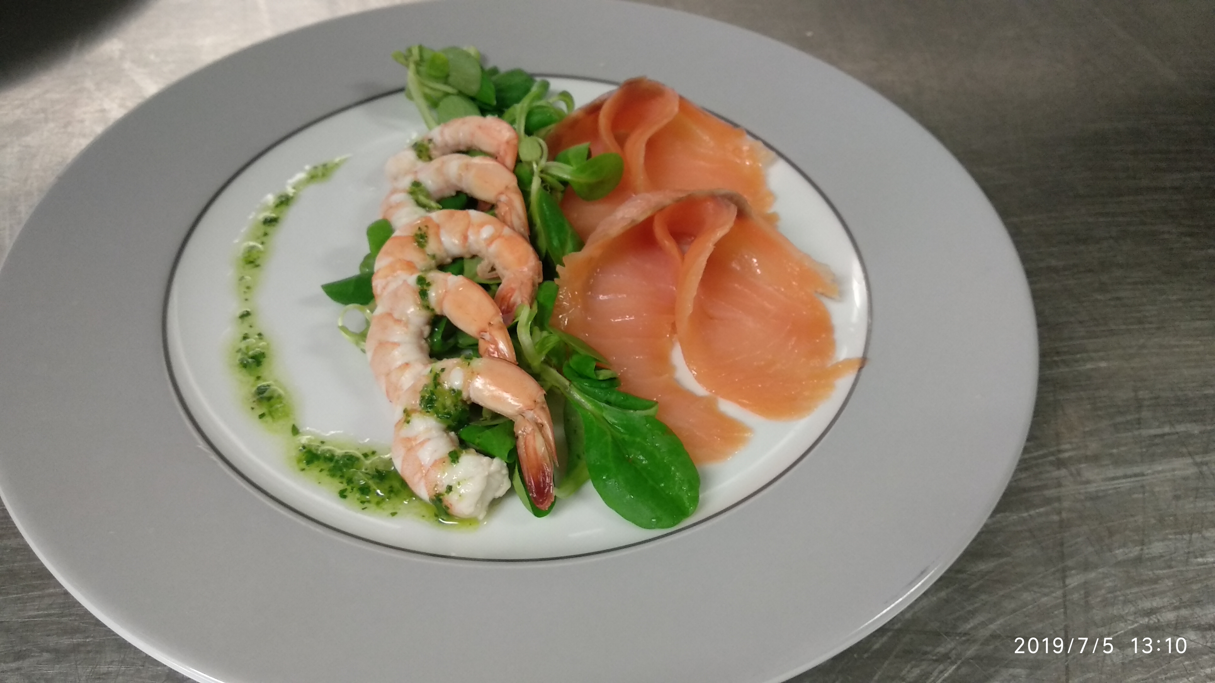 Smoked salmon with shrimps