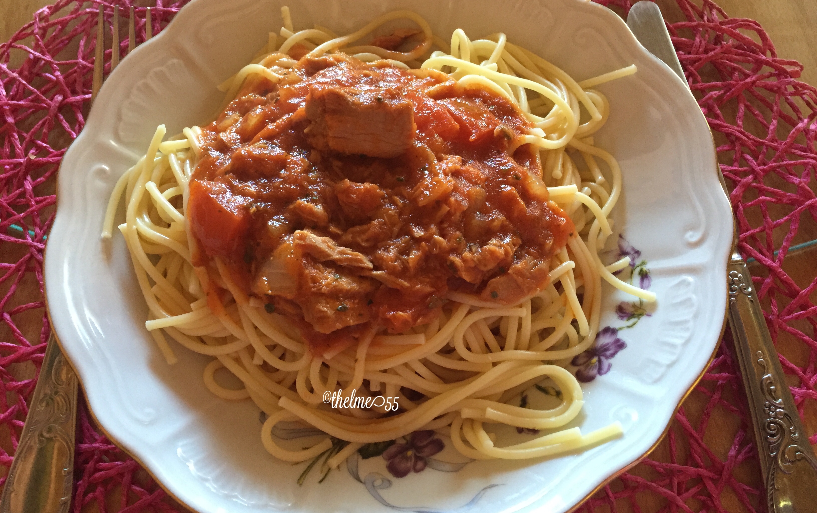 Spaghetti with tuna tomato sauce