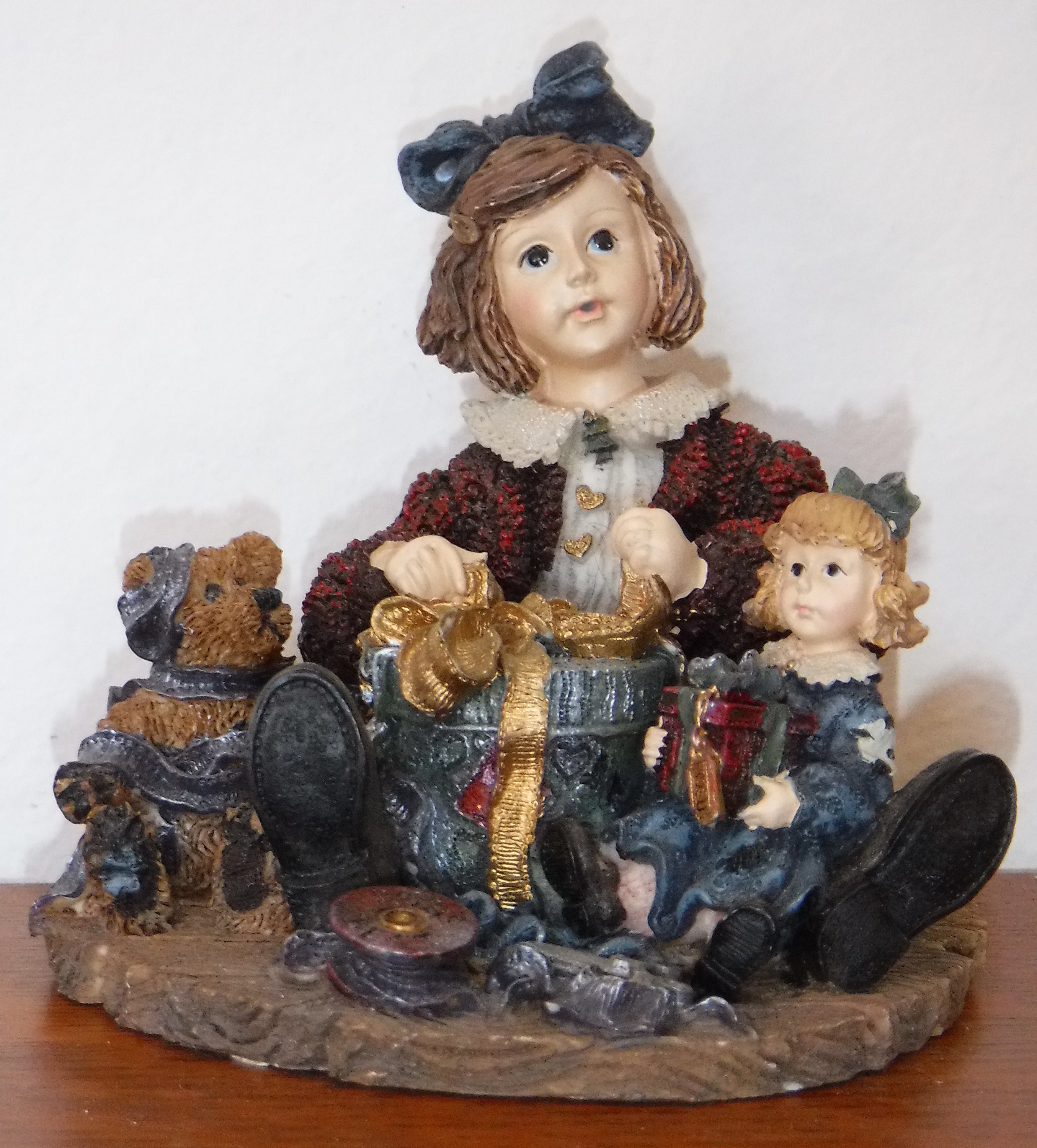 Photo I took of the Boyd's "Yesterday's Child" figure I'm trying to sell. Photo I took of the Boyd's "Yesterday's Child" figure I'm trying to sell.