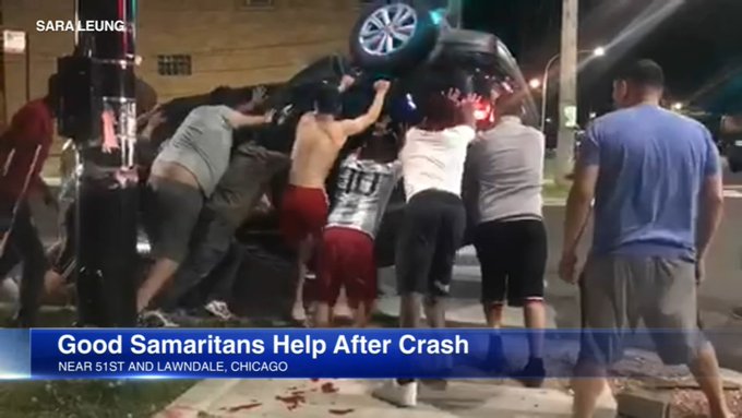 Scene of an accident in Chicago on Sunday night that brought out some heroes Scene of an accident in Chicago on Sunday night that brought out some heroes