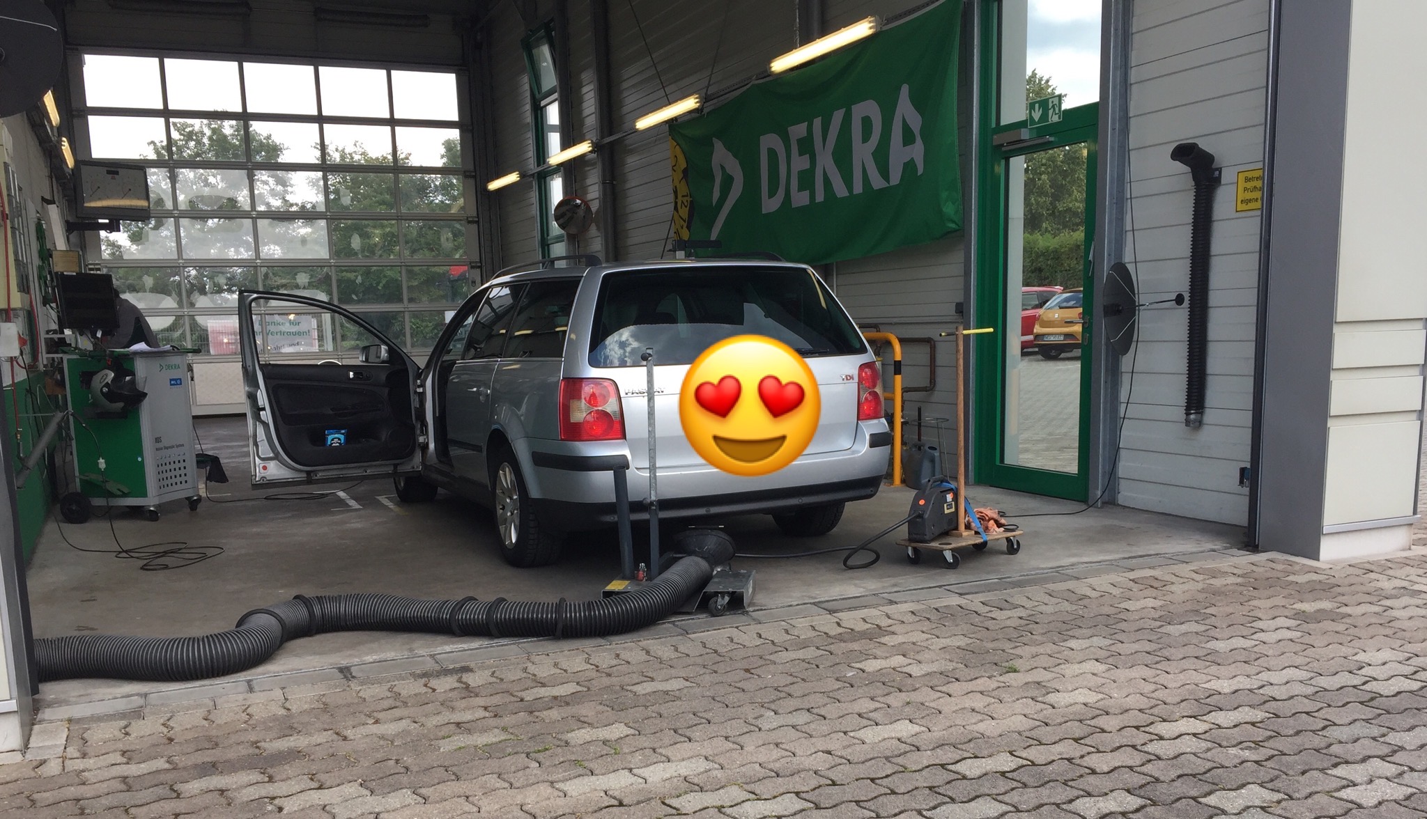 TÜV test for the car TÜV test for the car