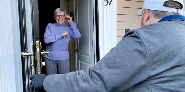 Greg Dailey bringing groceries to a happy customer in New Jersey Greg Dailey bringing groceries to a happy customer in New Jersey