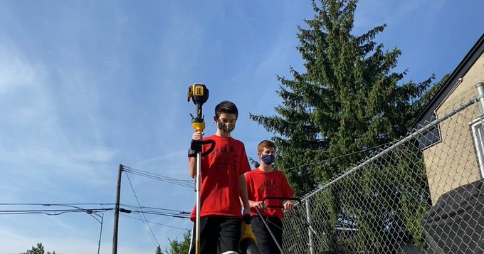 Two Michigan brothers cutting lawns for free in Westland Two Michigan brothers cutting lawns for free in Westland