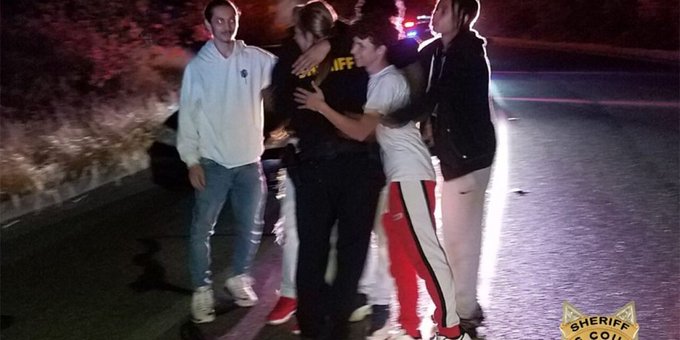 Good Samaritans assist a female police officer in Auburn WA Good Samaritans assist a female police officer in Auburn WA