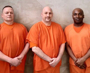 Three hero prisoners who assisted a deputy who fell ill in Georgia Three hero prisoners who assisted a deputy who fell ill in Georgia
