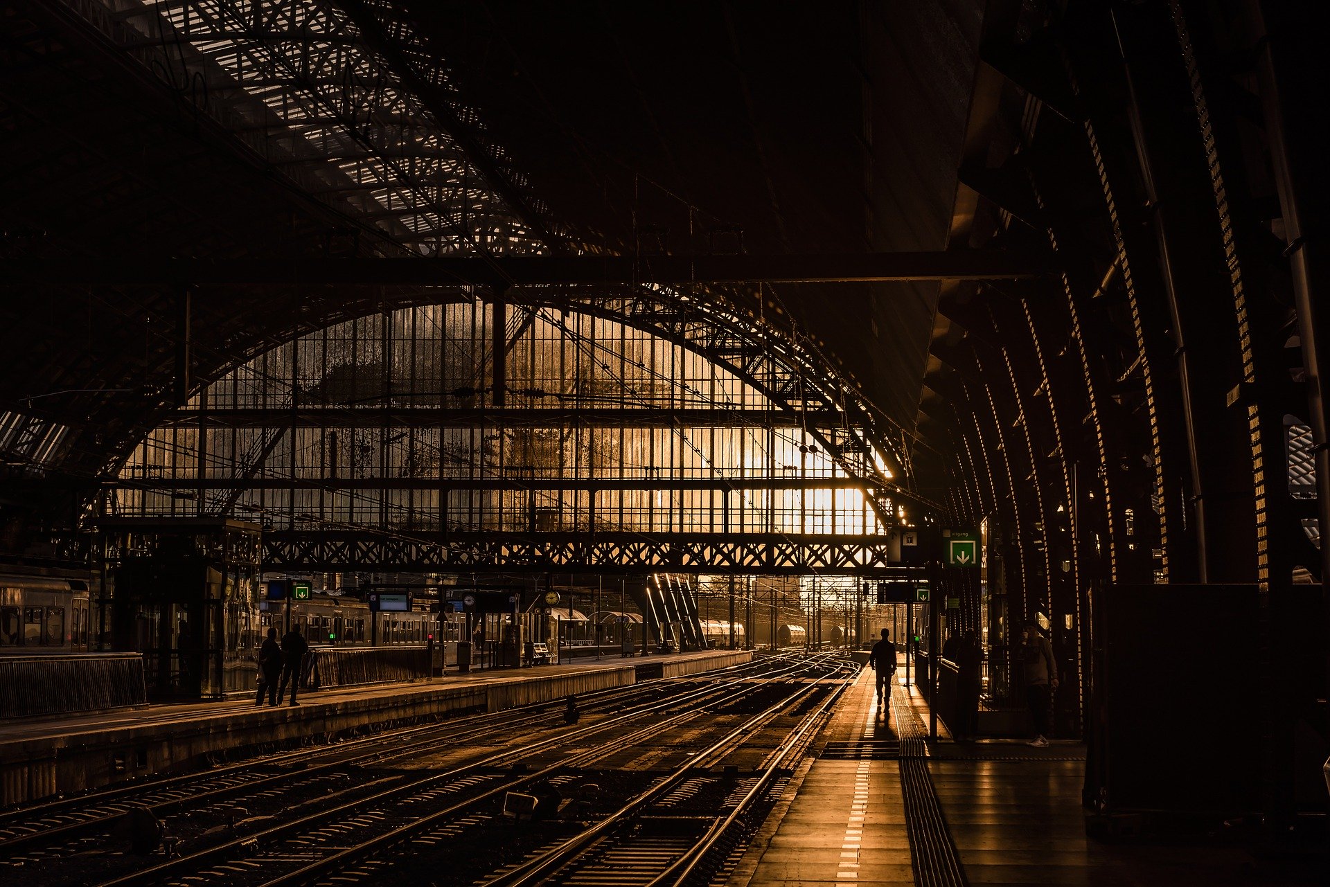 John dreamed that he was on a station waiting for a train