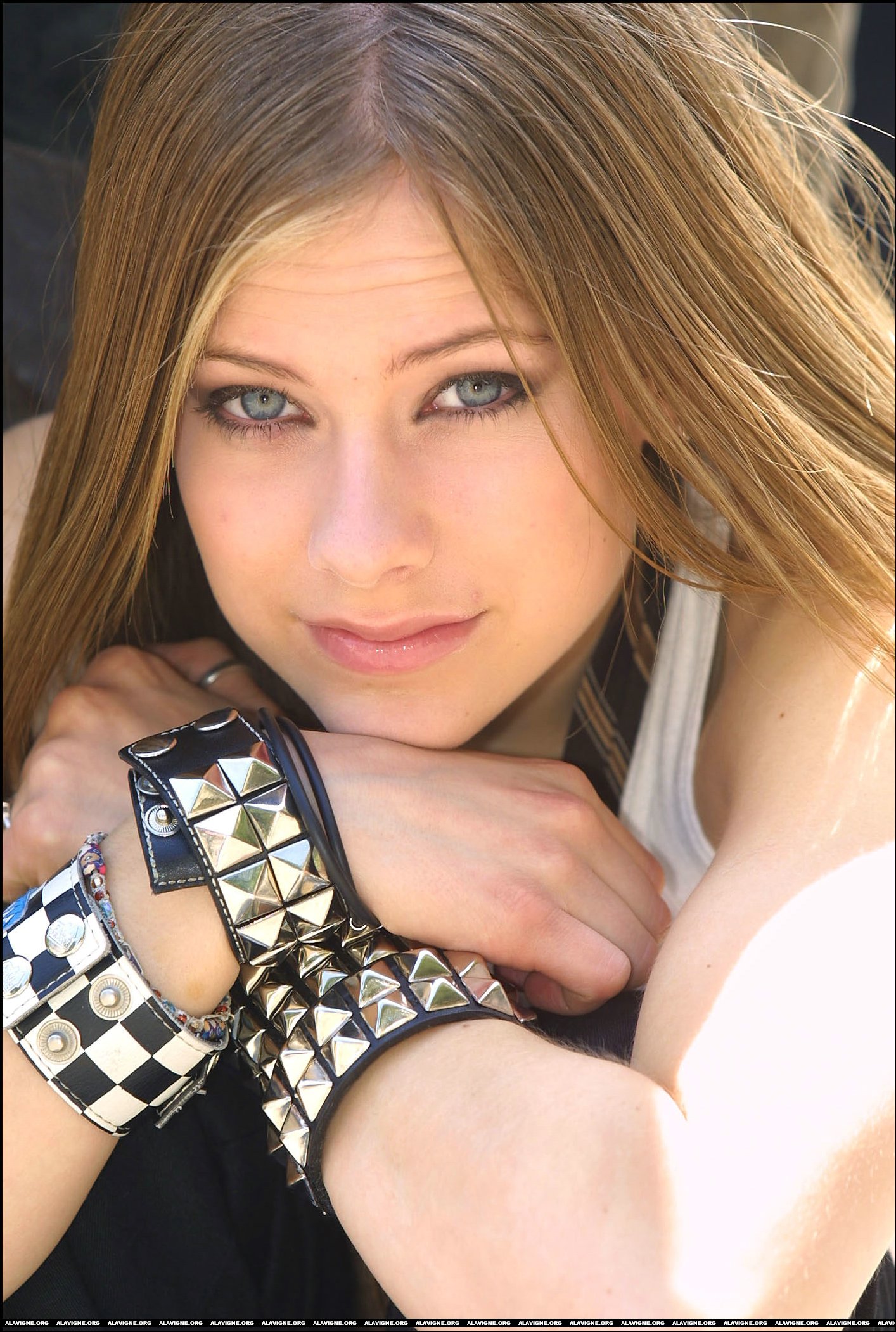 Avril Lavigne - She is one of my favorite artist. My favorite song is I'm with you.