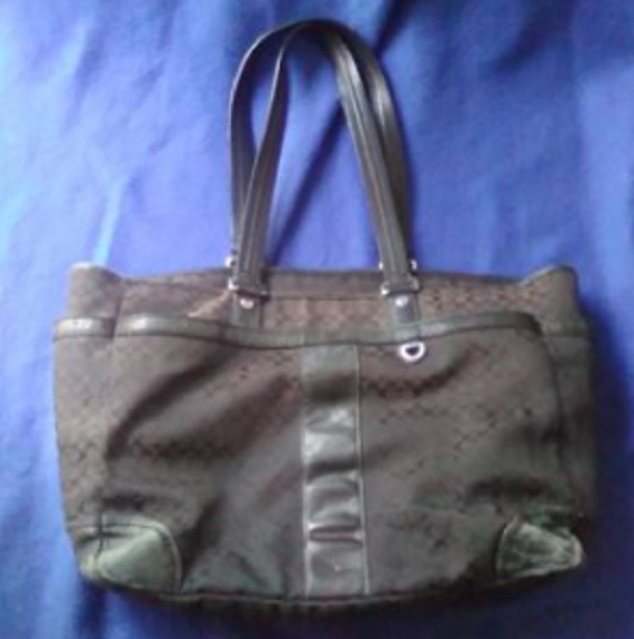 A photo I took of the Coach purse on PoshMark A photo I took of the Coach purse on PoshMark