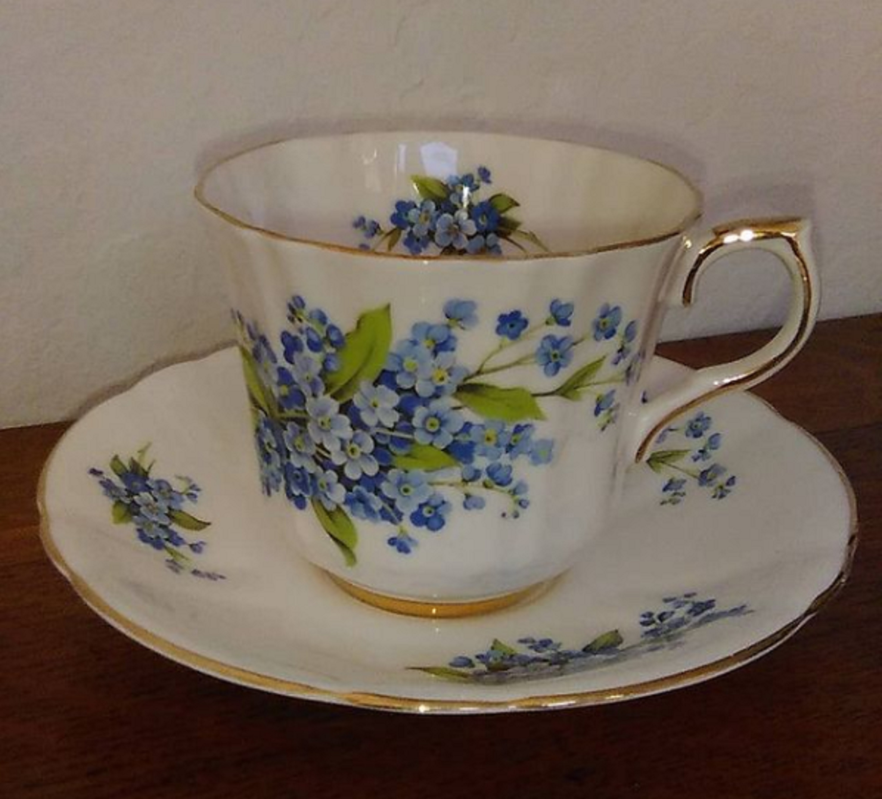 Photo I took with my phone of the tea cup Photo I took with my phone of the tea cup