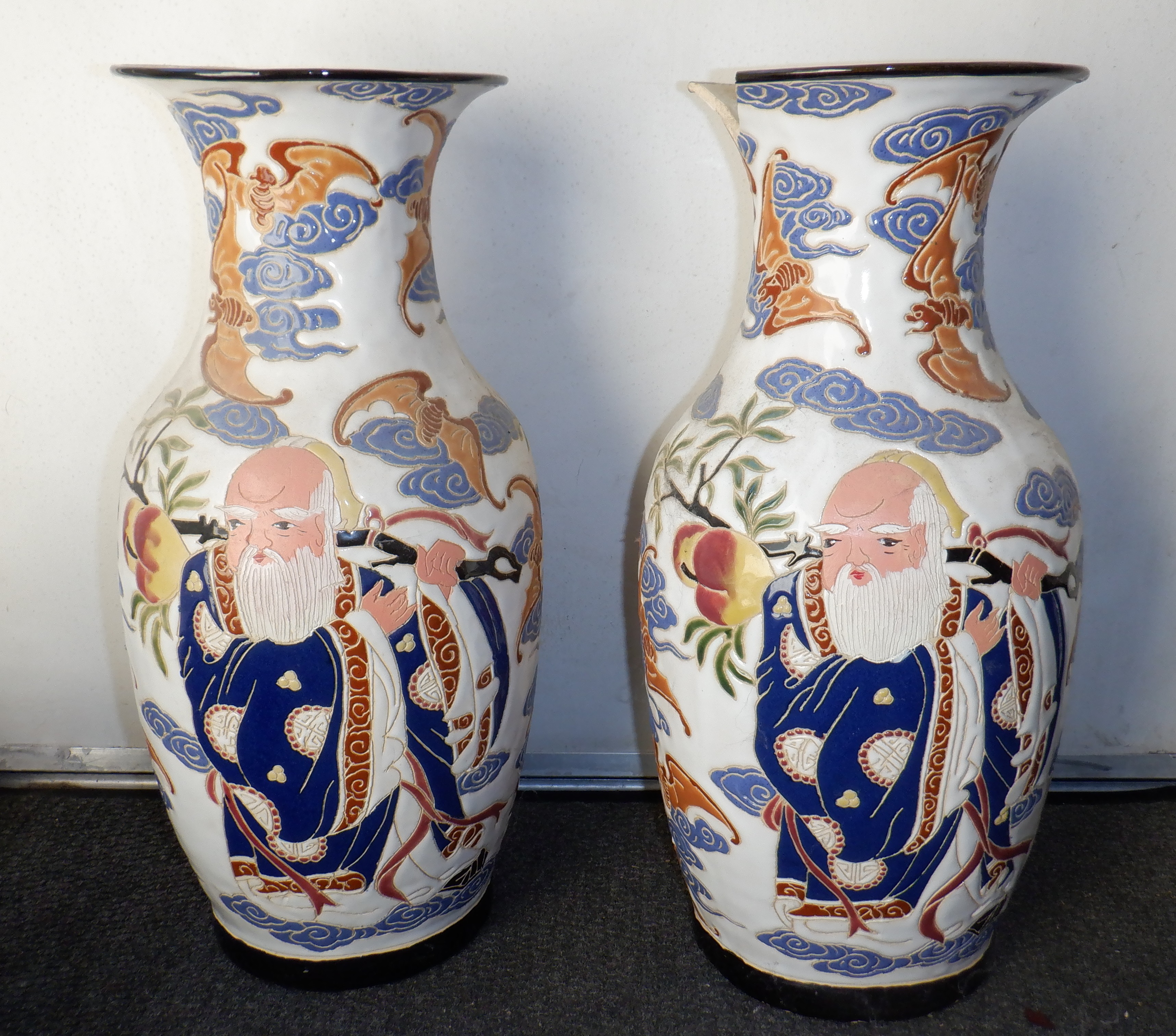 Photo of the Asian Vases I want to sell.