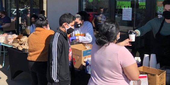 Needy customers get their groceries in Austin Texas 