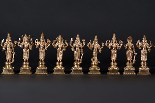 Photo Courtesy : http://southindianhandicrafts.co.in/panchalogha_utsava_vigraham