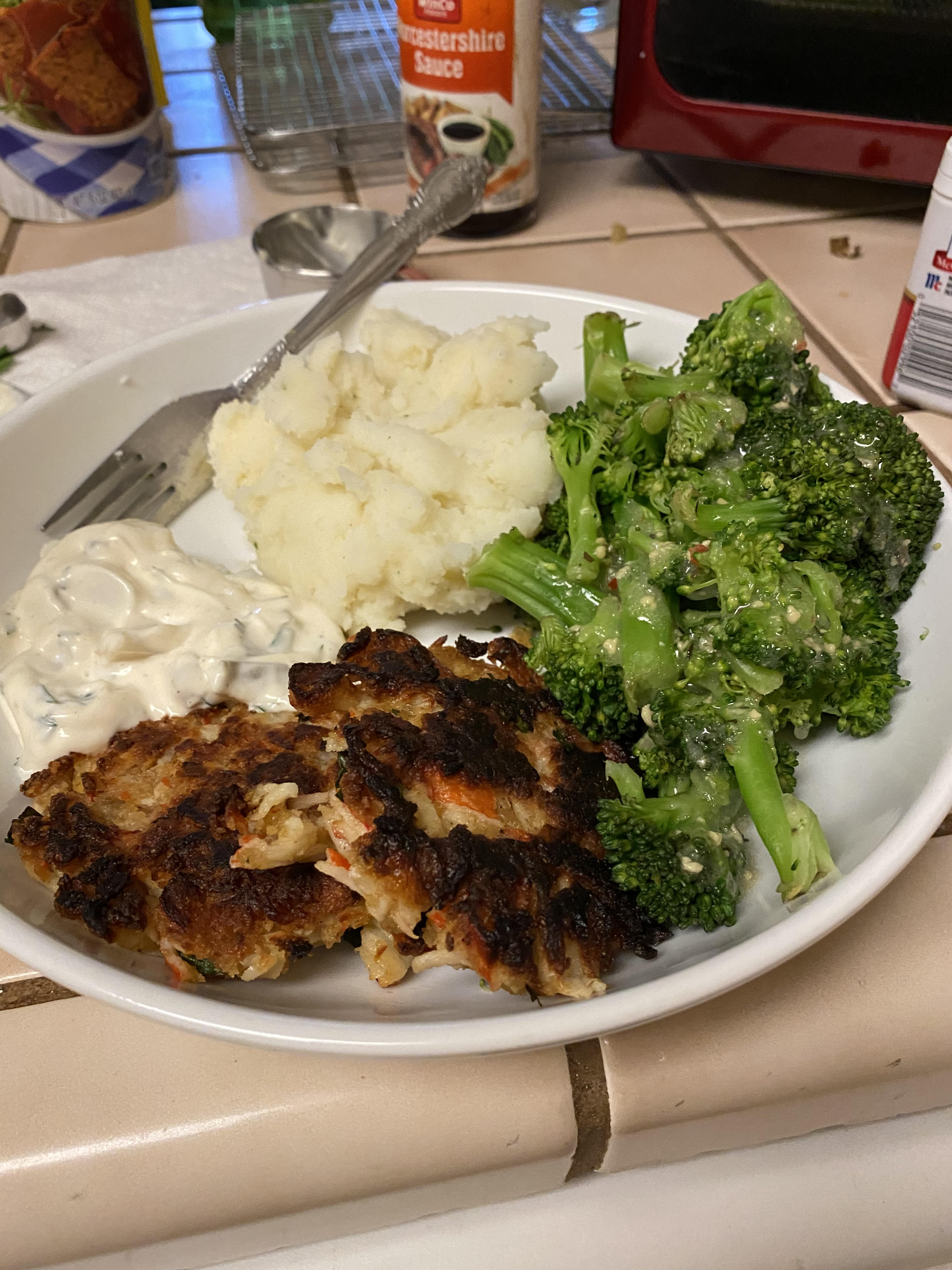 Crab cakes, mashed potatoes and broccoli for dinner. Yum! Crab cakes, mashed potatoes and broccoli for dinner. Yum!