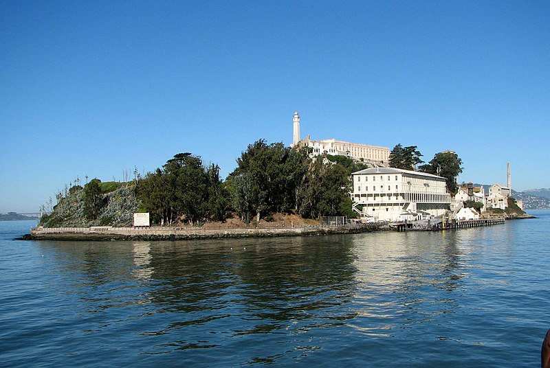 https://commons.wikimedia.org/wiki/File:Alcatraz_Island_01.jpg