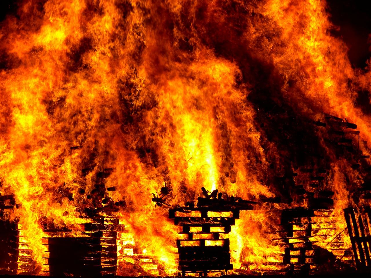 The fire was very fierce, and panicked the Zen Master The fire was very fierce, and panicked the Zen Master